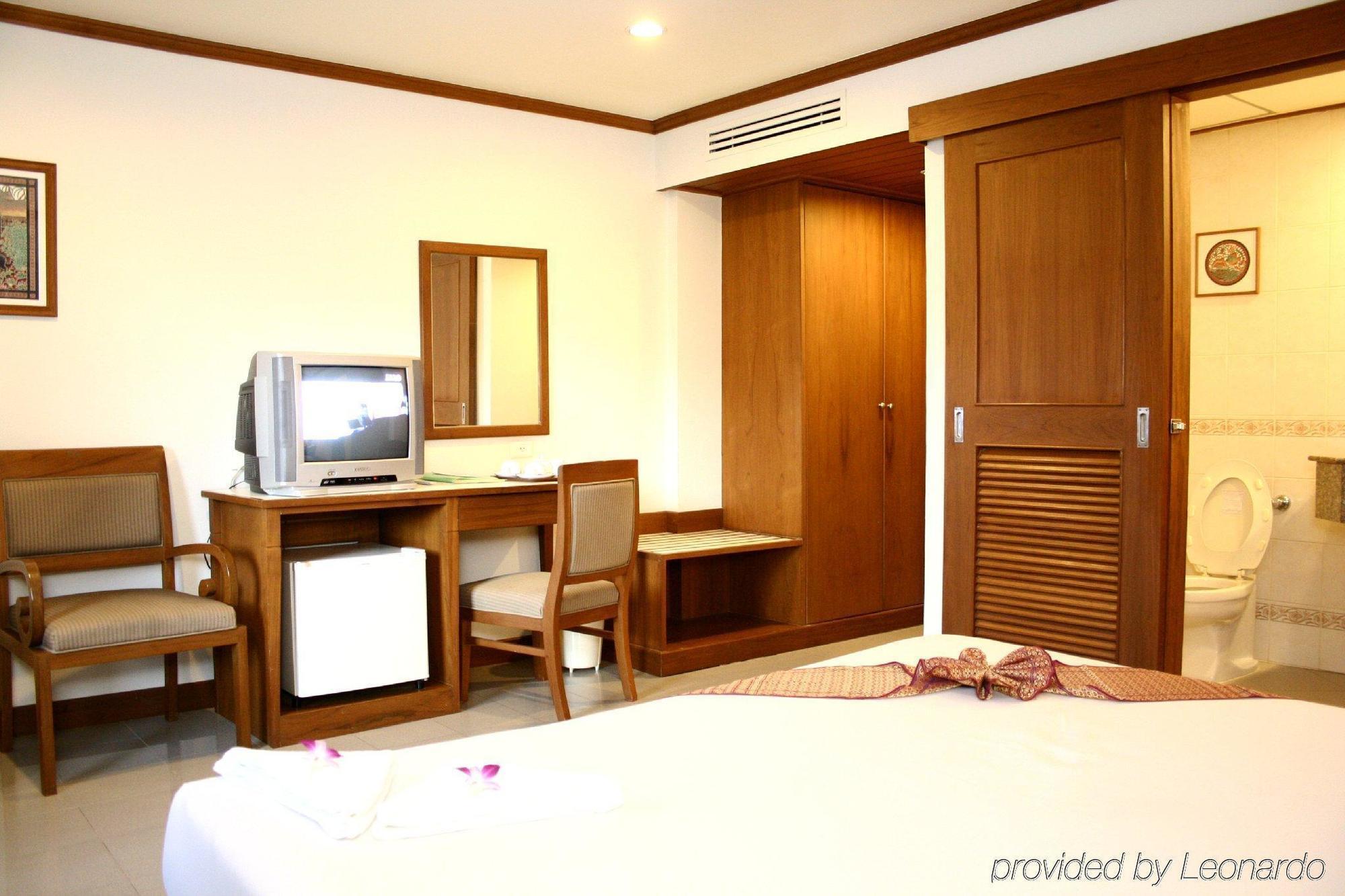 Rattana Beach Hotel Karon Exterior photo