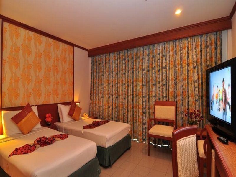 Rattana Beach Hotel Karon Exterior photo