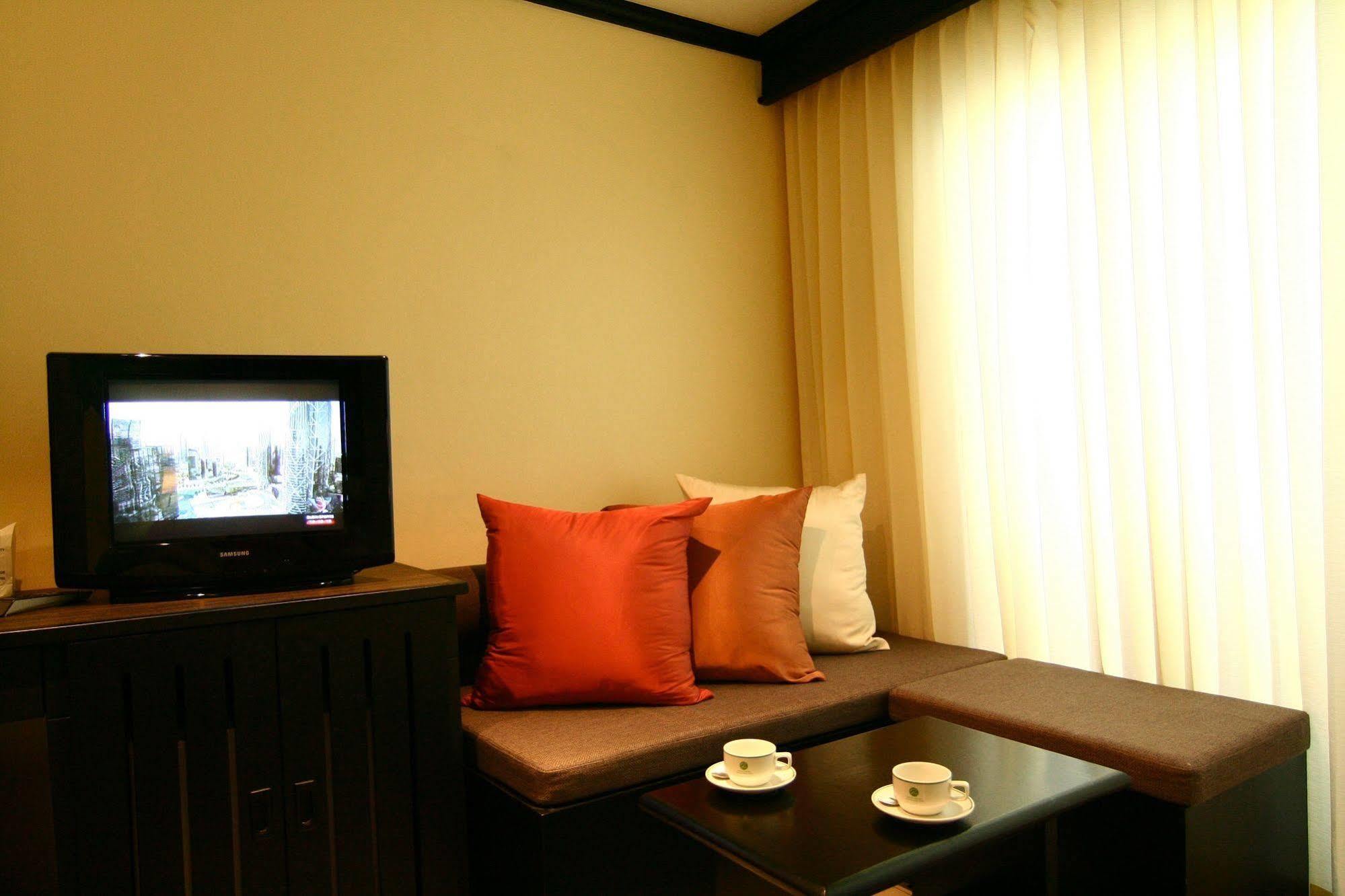 Rattana Beach Hotel Karon Exterior photo