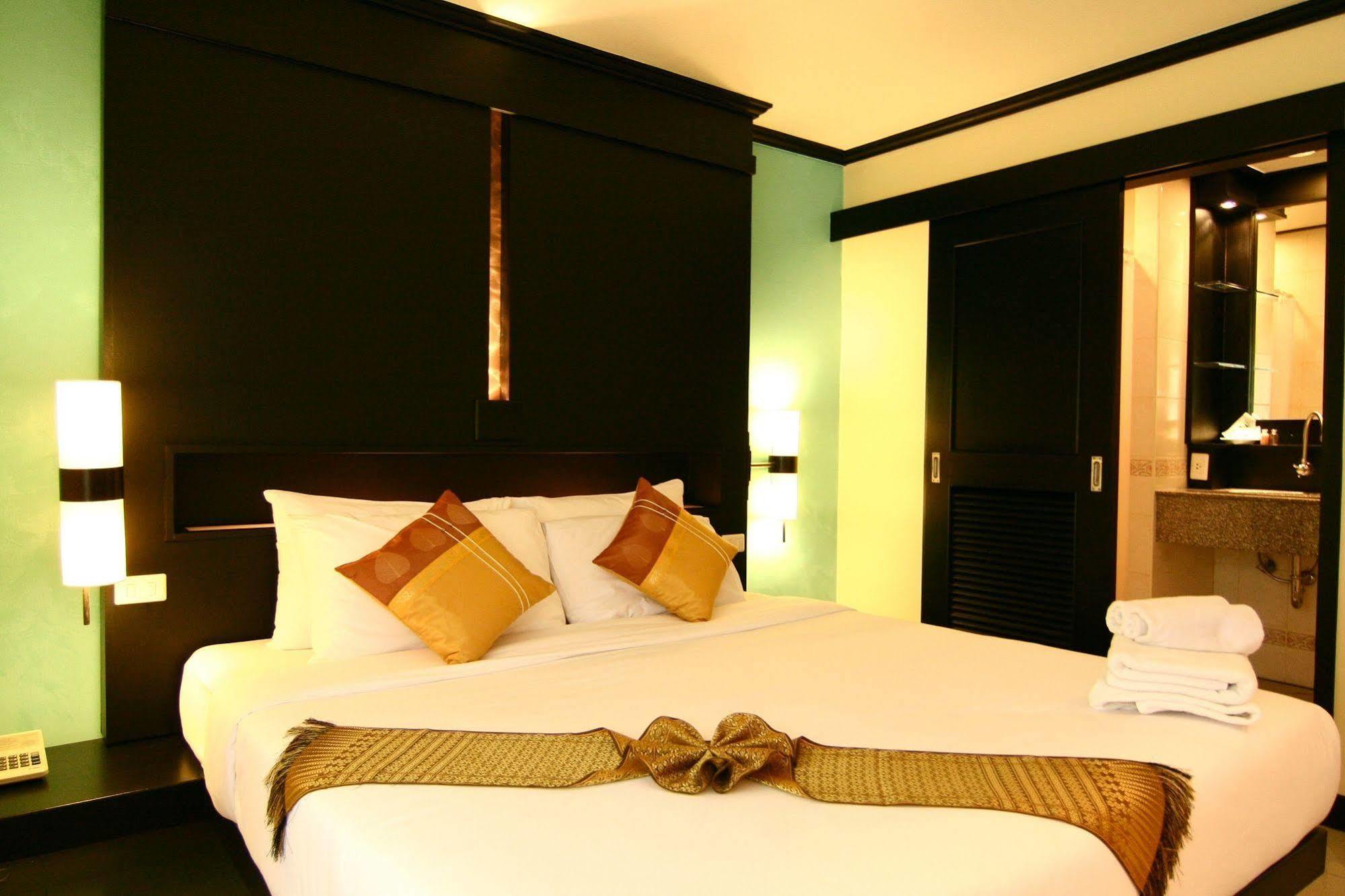 Rattana Beach Hotel Karon Exterior photo