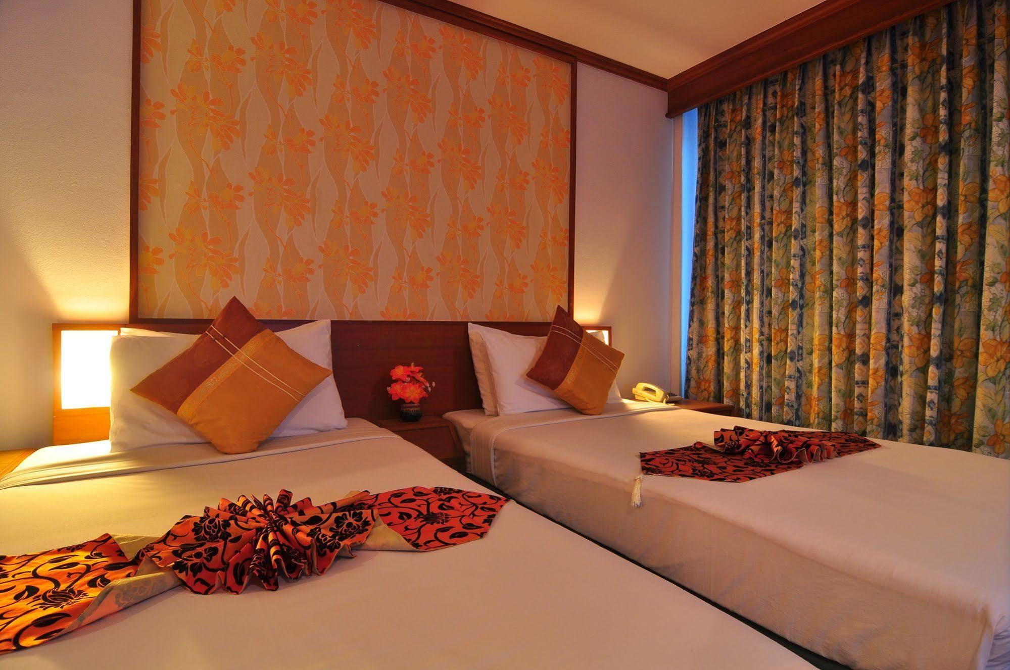 Rattana Beach Hotel Karon Exterior photo